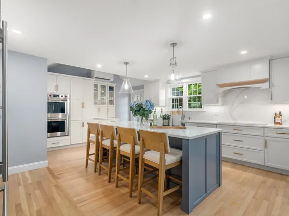 1375 Brush Hill Rd, Milton, MA 02186