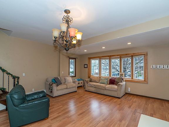 5th image of 232 Sheridan Ave