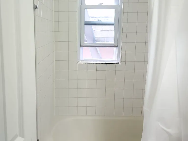 2521 S 8th St — Photo 15