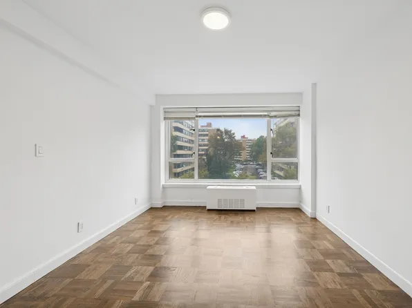 166-25 Powells Cove Boulevard image 18 of 40