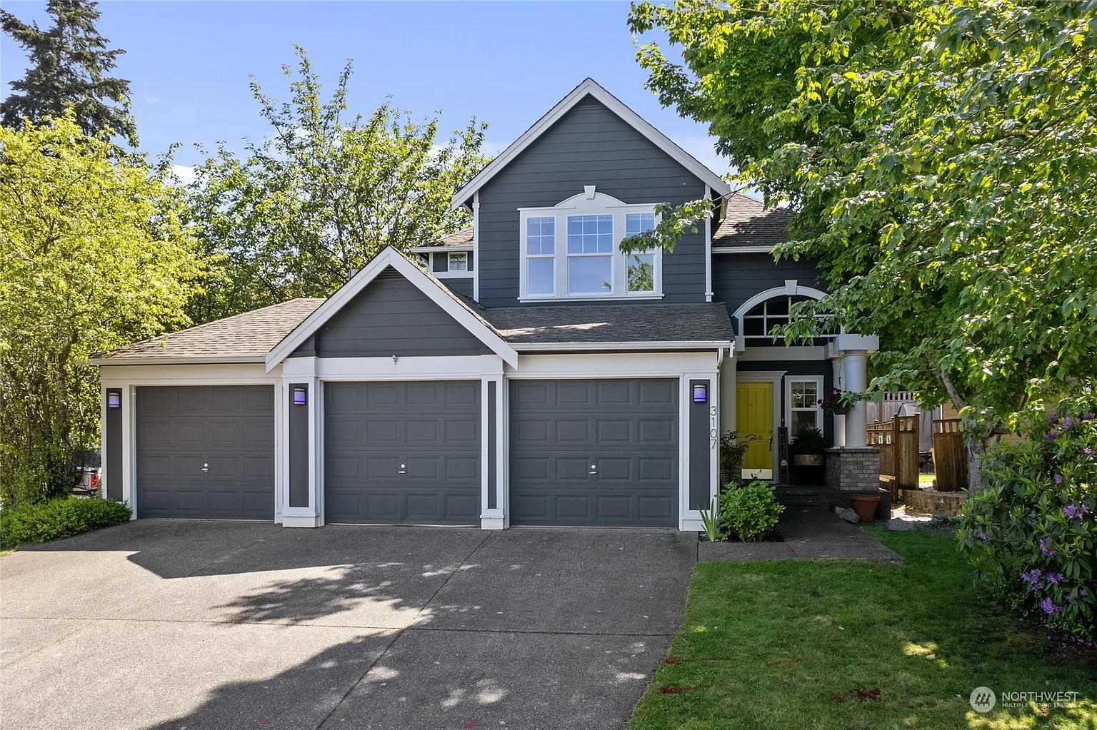 3107 Maplewood Circle NE photo 1