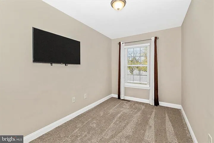 Building Photo - 557 Lancaster Pl