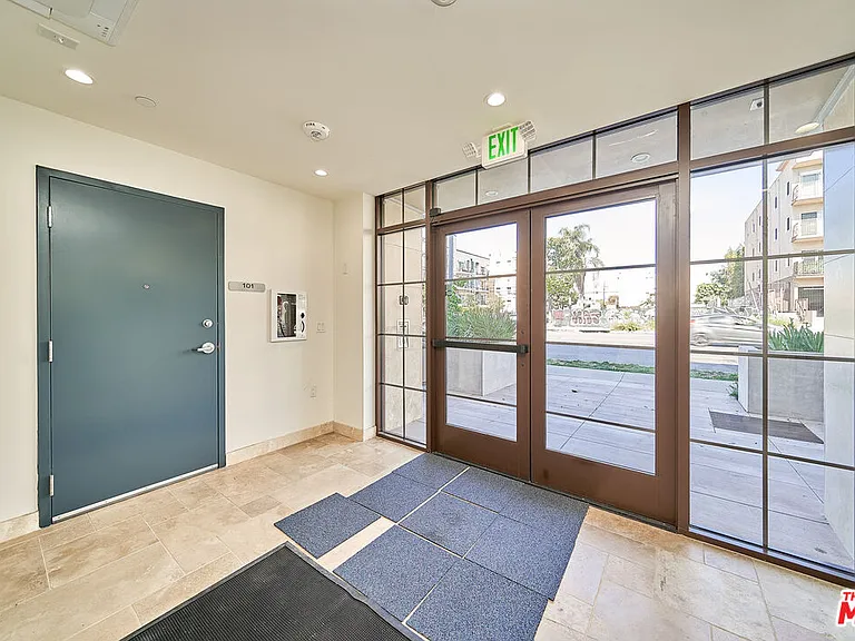 951 S Wilton Pl #201 — Photo 17