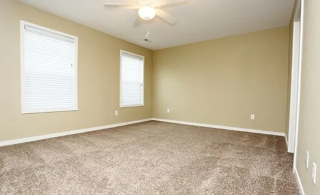 Greenway Square Townhomes — Photo 7