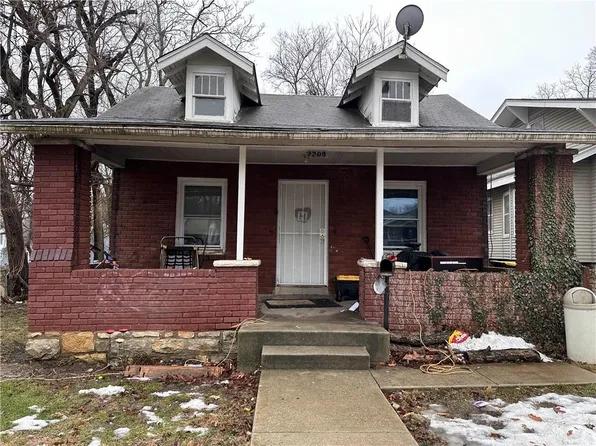 2209 E 69th Ter, Kansas City, MO 64132