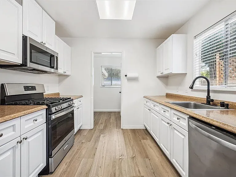 817 Oakland Ave — Photo 2