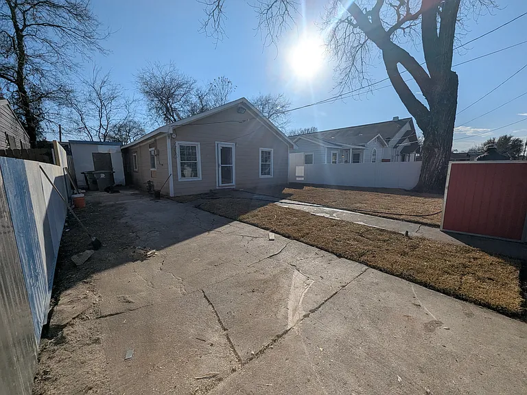 1806 Bayside St — Photo 4