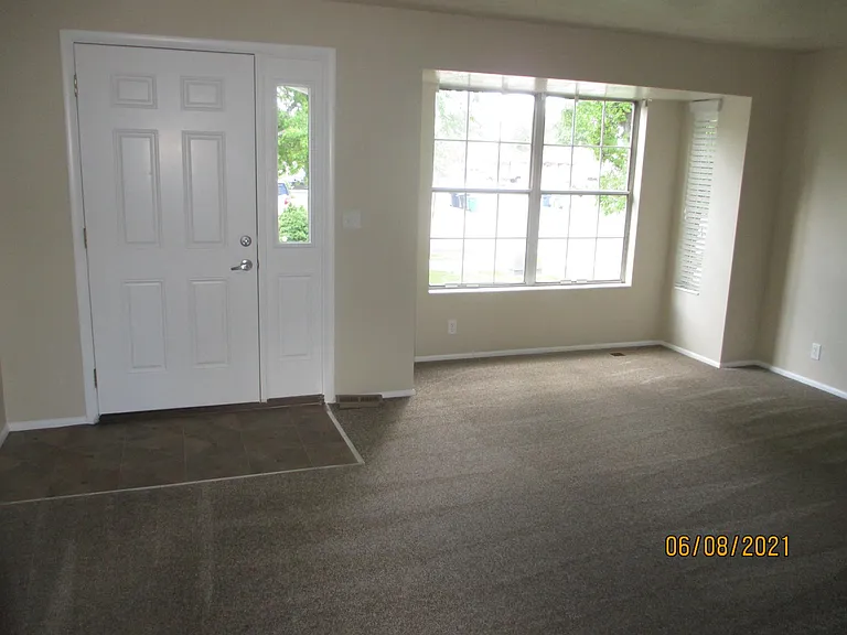 333 E Annalyn Cir — Photo 5