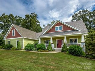 3 Cedar Bluff Ct, Candler, NC 28715