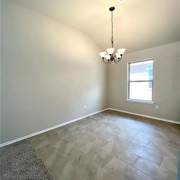 929 Tarry Town Dr — Photo 3