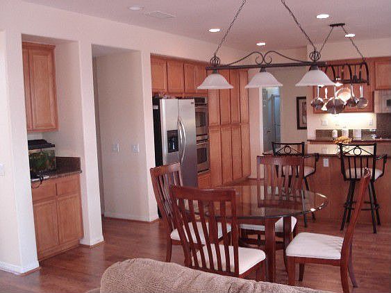 Kitchen & Eating Area