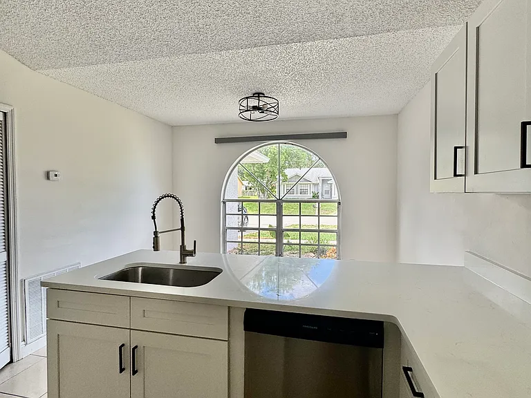 1506 Hardwicke St NW — Photo 4