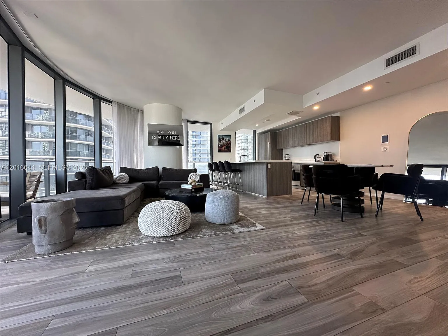 3 bed, 1613 sqft, $10,000 — Photo 1