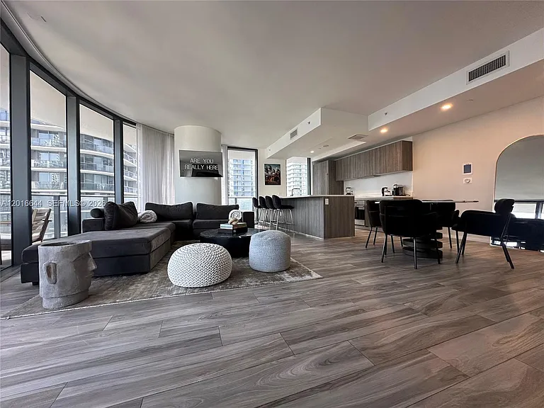 801 S Miami Ave — Photo 13