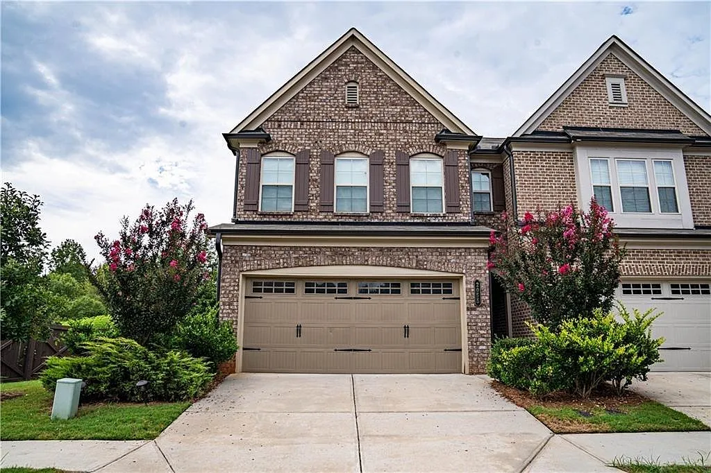 3 bed, 2.5 bath, 1811 sqft, $2,000 — Photo 1