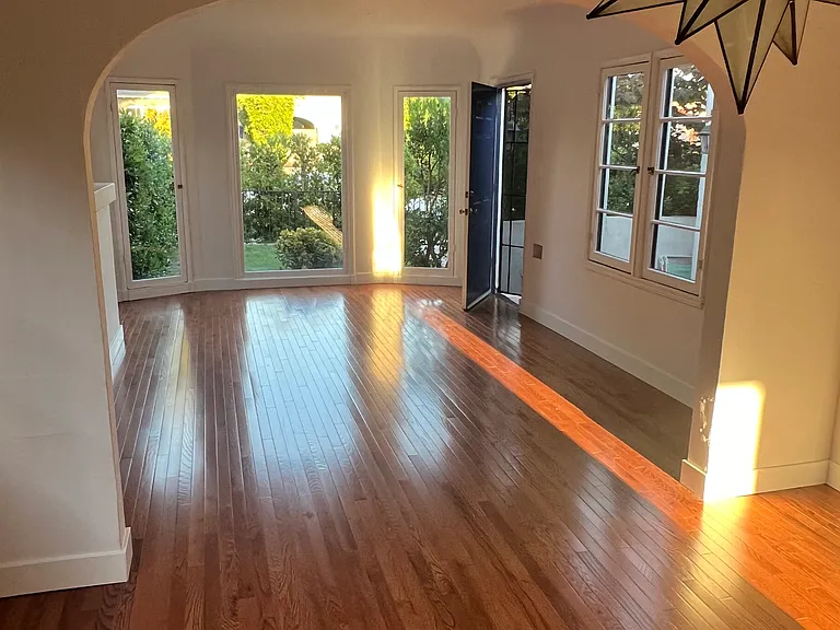 1025 S Curson Ave — Photo 3
