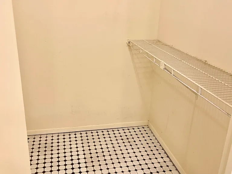 702 Tuxworth Cir — Photo 9
