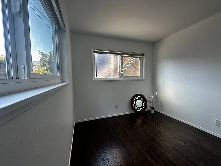 450 42nd St #B — Photo 22