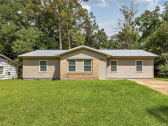 3rd image of 902 Memory Ln