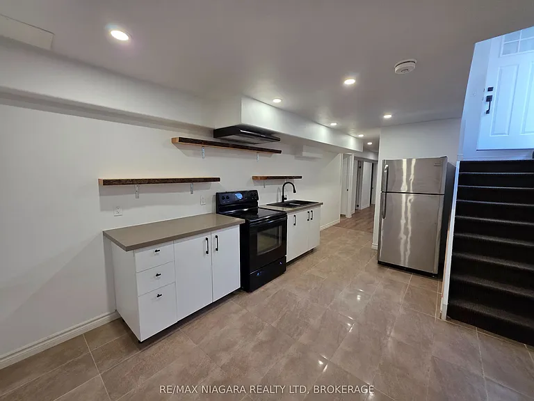 8383 Heikoop Cres #LOWER LEVEL — Photo 5