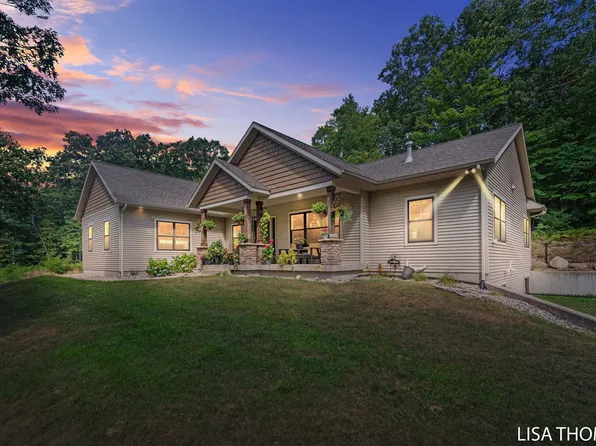 8685 Greeley Ct NE, Rockford, MI 49341