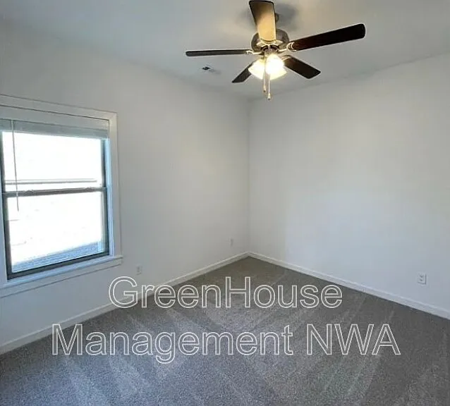1574 Pershing St — Photo 19