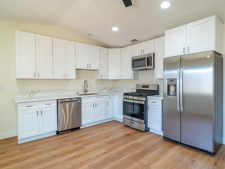 6402-06 Shane Place - 6406 — Photo 32