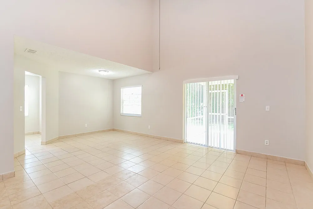 4 bed, 2.5 bath, 1914 sqft, $2,685 — Photo 4