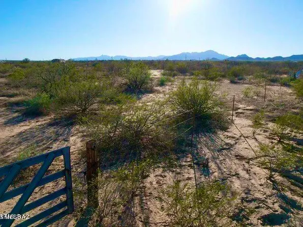 8328 S Howling Coyote Trl, Tucson, AZ 85735