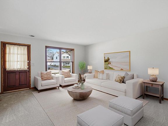 3rd image of 2017 Woodburn ROAD Unit B