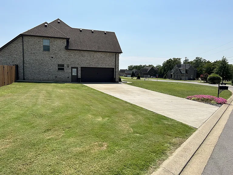 131 Saturday Dr — Photo 20
