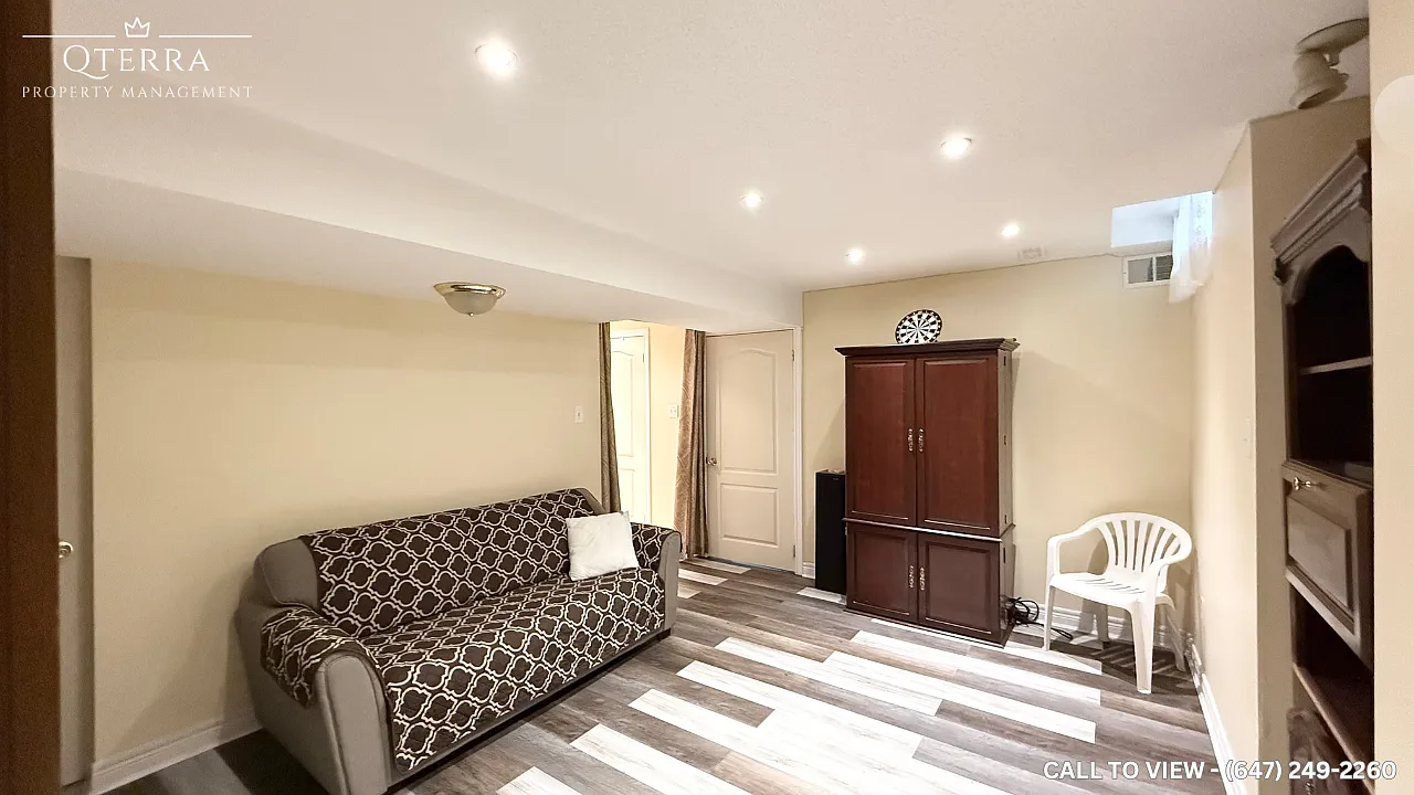 72 Hyacinth Cres #2 photo 1