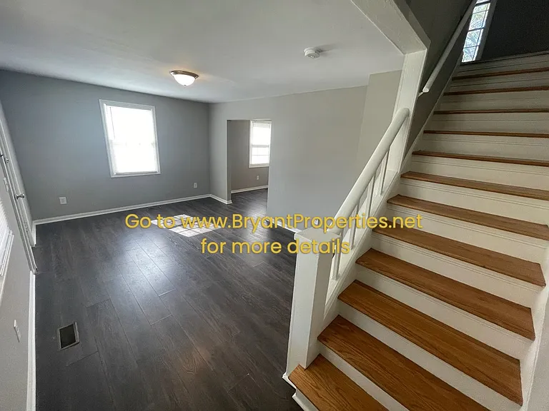 912 Bryan St — Photo 4