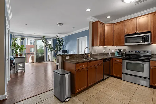 936 Perry St #302 Photo 1
