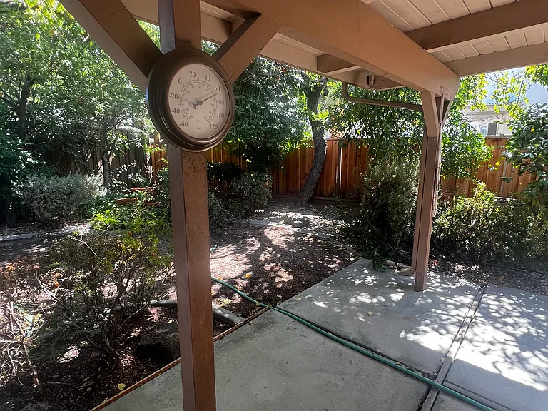 1462 Lillian St — Photo 15