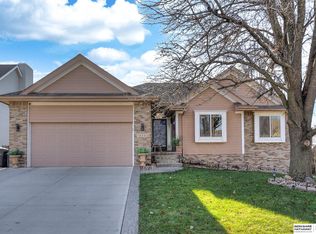 15623 Monroe Cir, Omaha, NE 68135