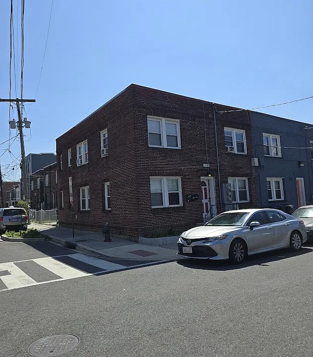 1929 Gallaudet St NE #101