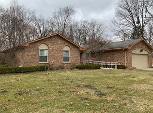 2827 Woodford Cir, Rochester Hills, MI 48306