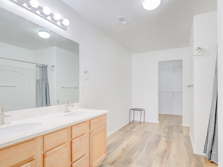 1153 W 400 S — Photo 32