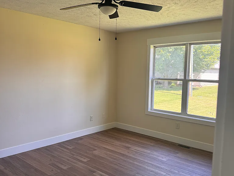 209 W Summit St #B — Photo 2