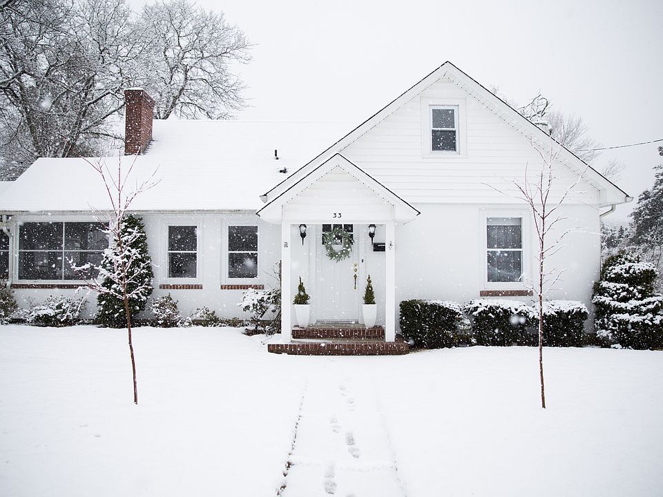 1st image of 33 Fairway Dr