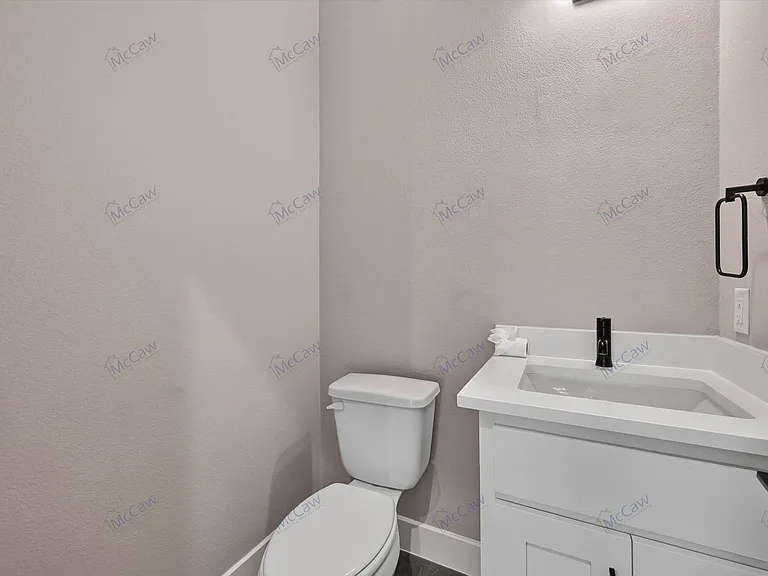 131 Thornton St — Photo 15