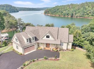 101 Lake Ridge Dr, Gretna, VA 24557