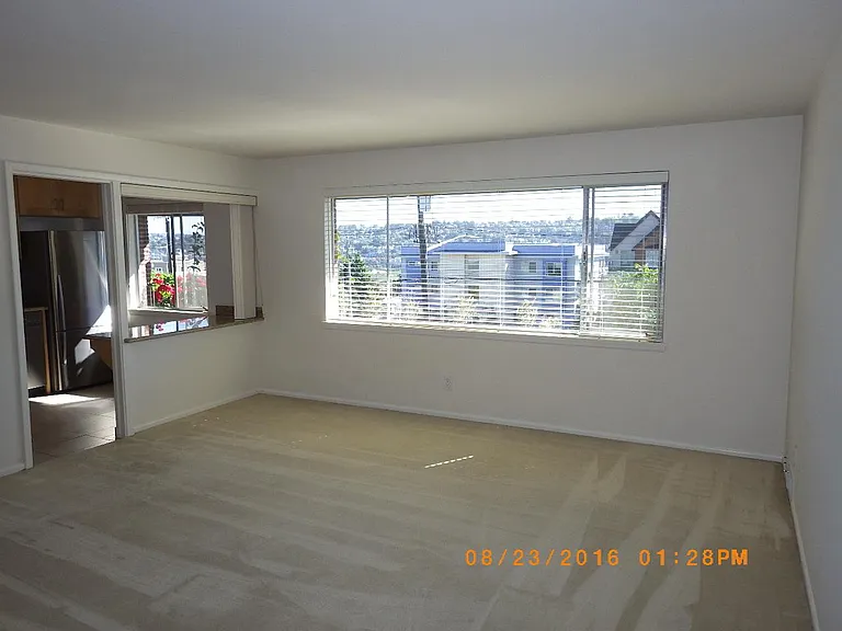 1959 Thorndyke Ave W — Photo 6