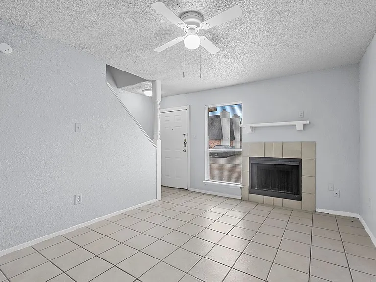 302 N Race St — Photo 4