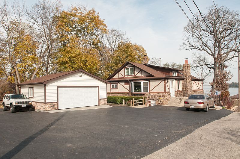 1 Lakeside Lane, Fox Lake