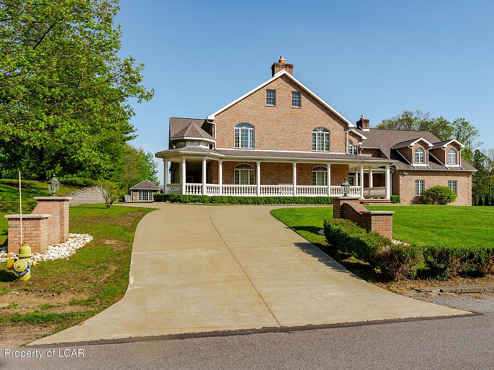 1st image of 10 Carey Ln
