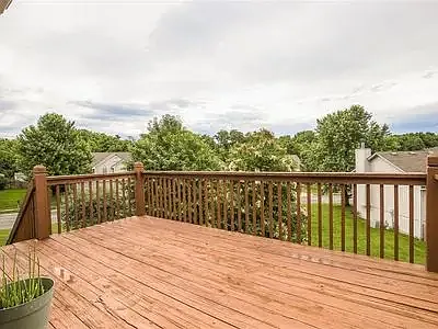 2600 NW Richard Dr — Photo 2