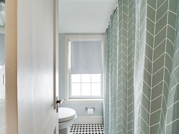 5th image of 115 Grove St