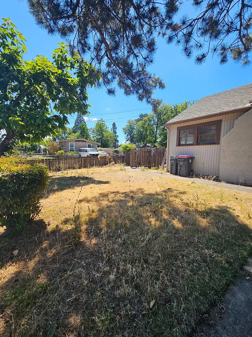 Charming 2 Bedroom Home! — Photo 2